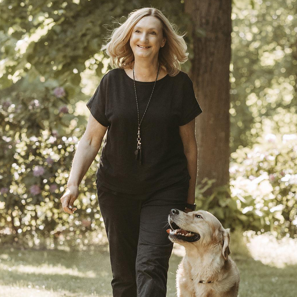 Birgit von time-4-dogs mit Hund im Portrait